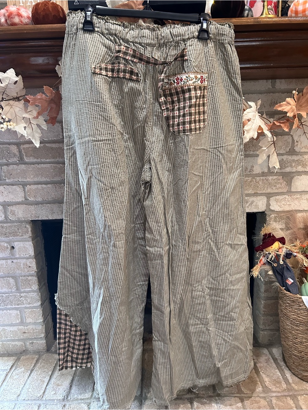 POL Striped Wide-Leg Pants with Floral Trim NWT - Picture 4 of 4